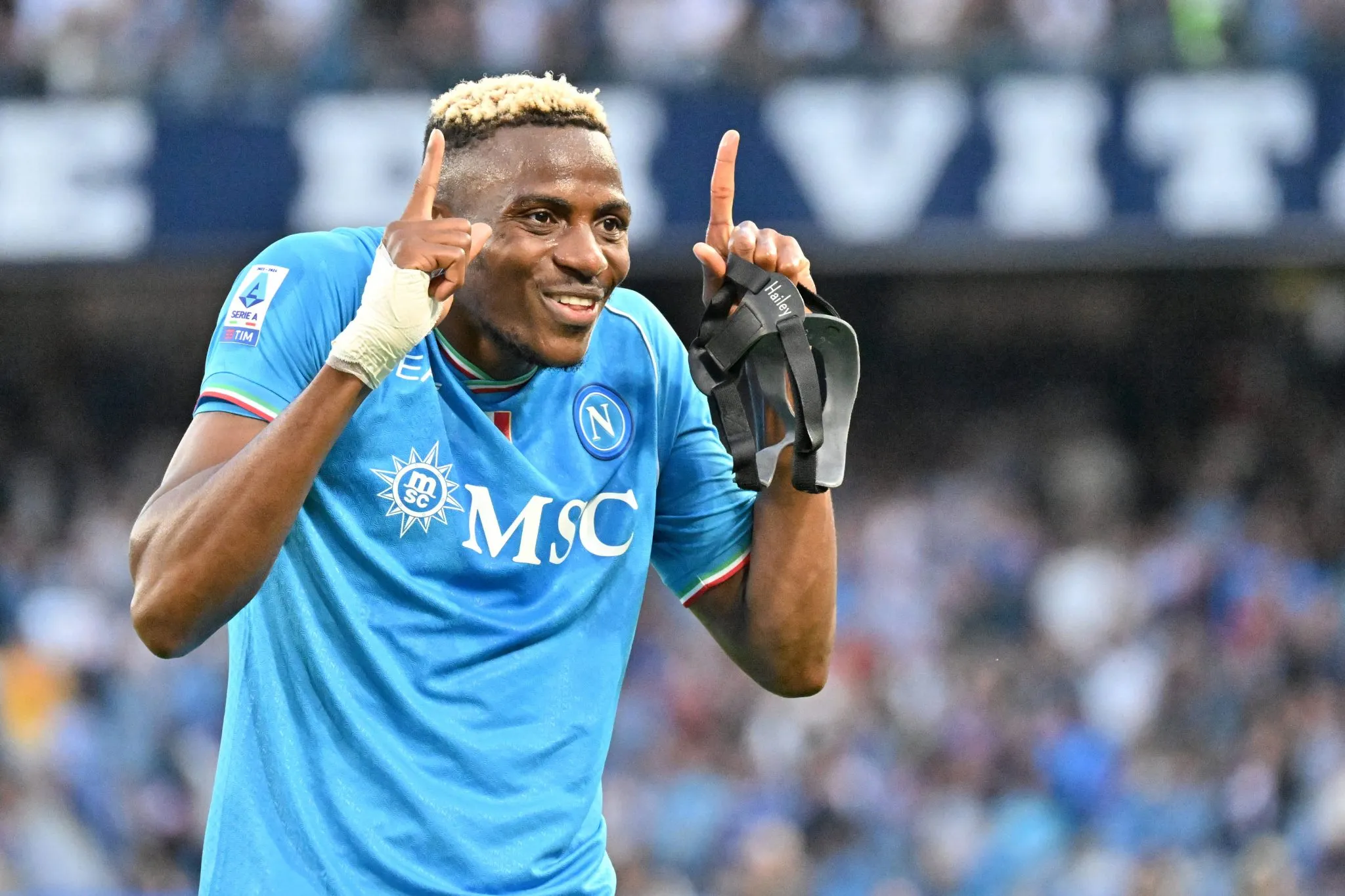 Osimhen celebra gol pelo Napoli