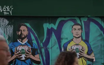 T&eacute;cnico de Portugal responde sobre compara&ccedil;&atilde;o de Neymar e CR7