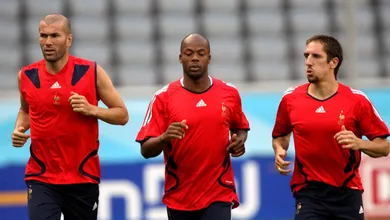 Wiltord, aquele, escapou por pouco do acidente a&eacute;reo que matou tr&ecirc;s atletas franceses