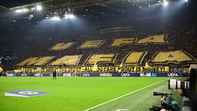 &lsquo;N&atilde;o se importa com o esporte&rsquo;: o protesto da torcida do Dortmund contra  a &lsquo;m&aacute;fia&rsquo; Uefa