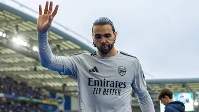 &lsquo;No futuro, eu posso jogar l&aacute;&rsquo;: Raya revela destino dos sonhos ap&oacute;s passagem pelo Arsenal