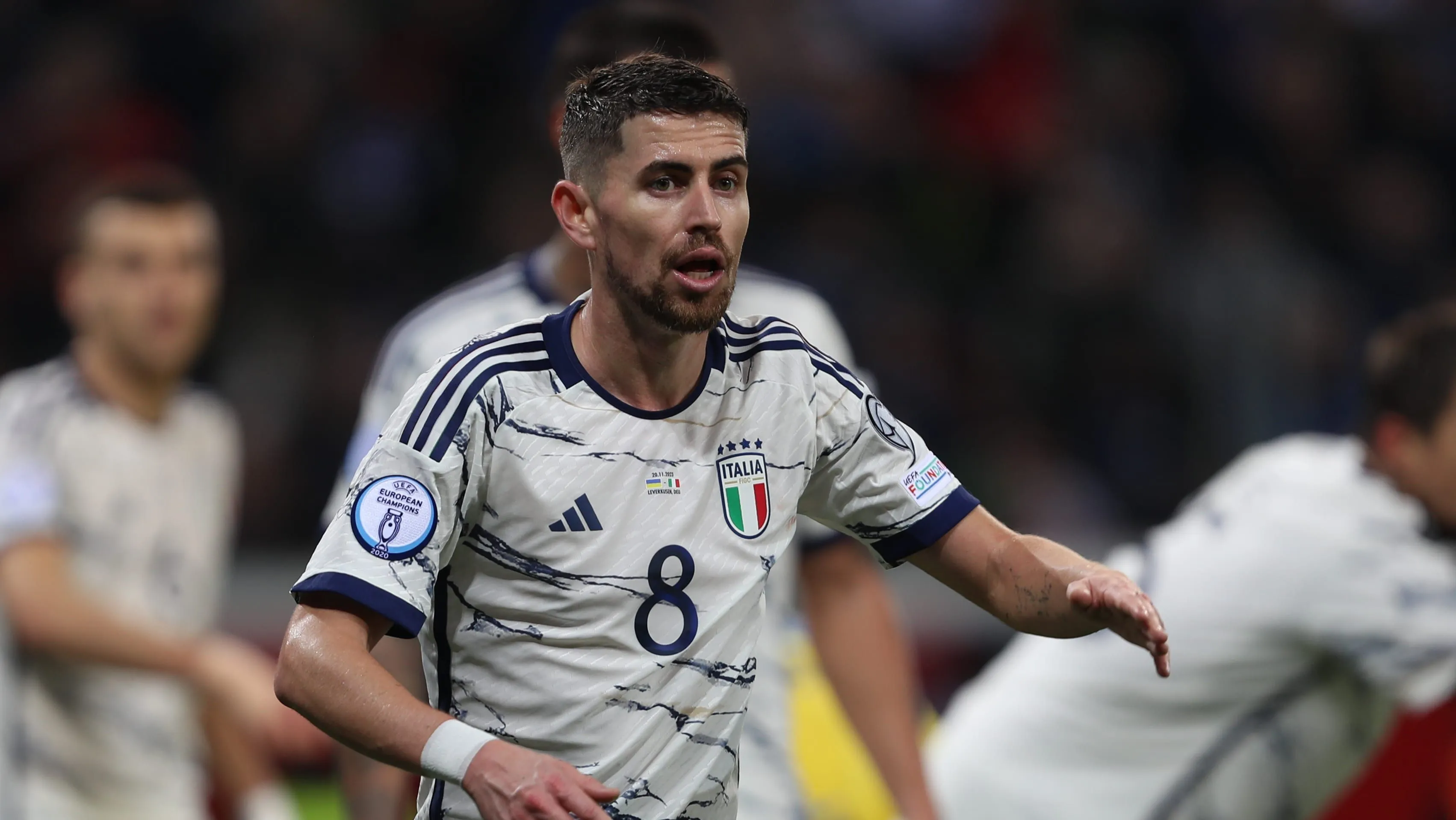 Tecnicamente brasileiro, taticamente e mentalmente italiano: como Jorginho se define