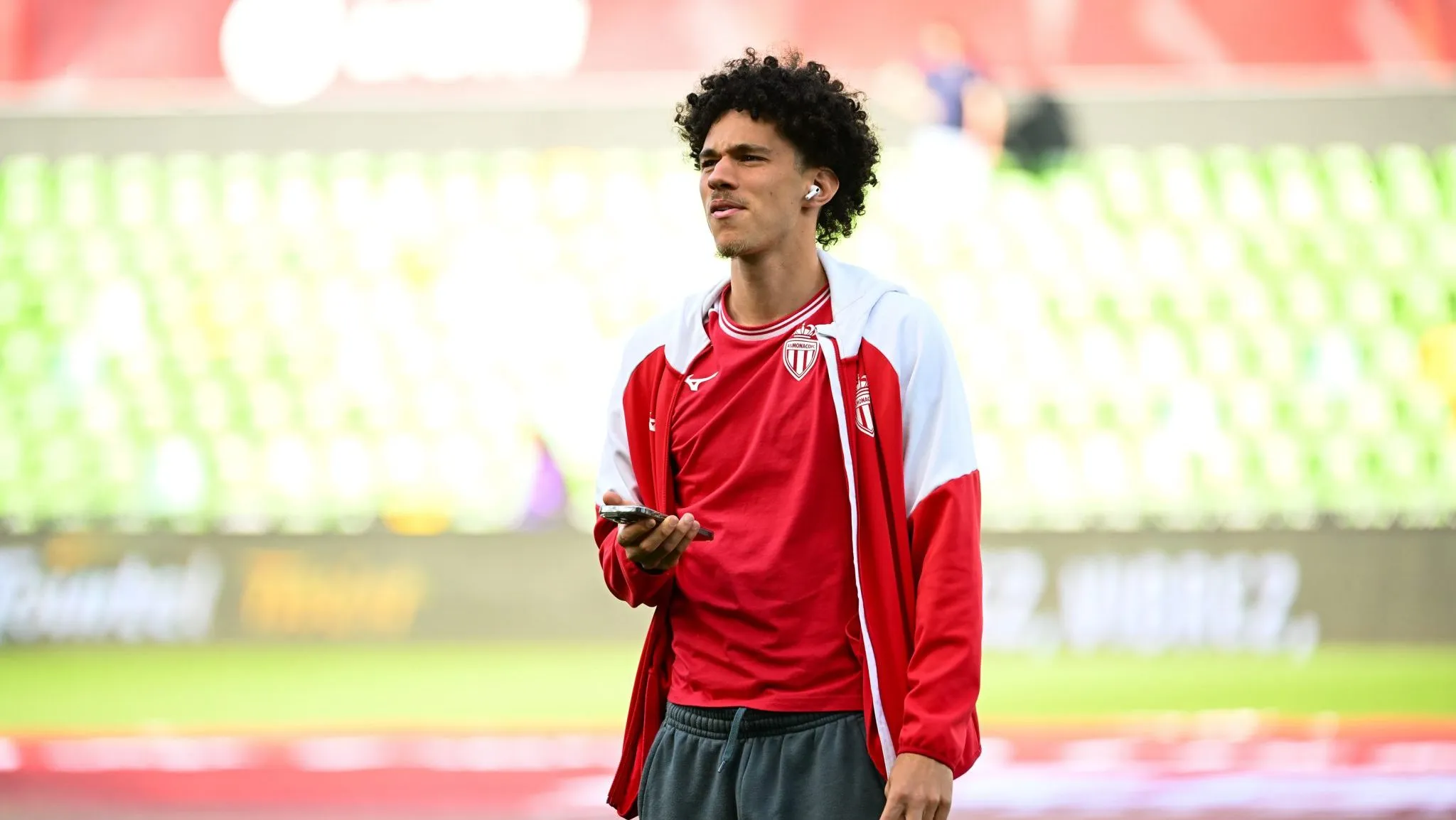 Com estrela de Filipe Lu&iacute;s vendida para o PSG, Monaco faz proposta por sensa&ccedil;&atilde;o argelina