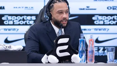Corinthians n&atilde;o v&ecirc; chances de perder Memphis Depay mesmo podendo ficar sem patrocinadora
