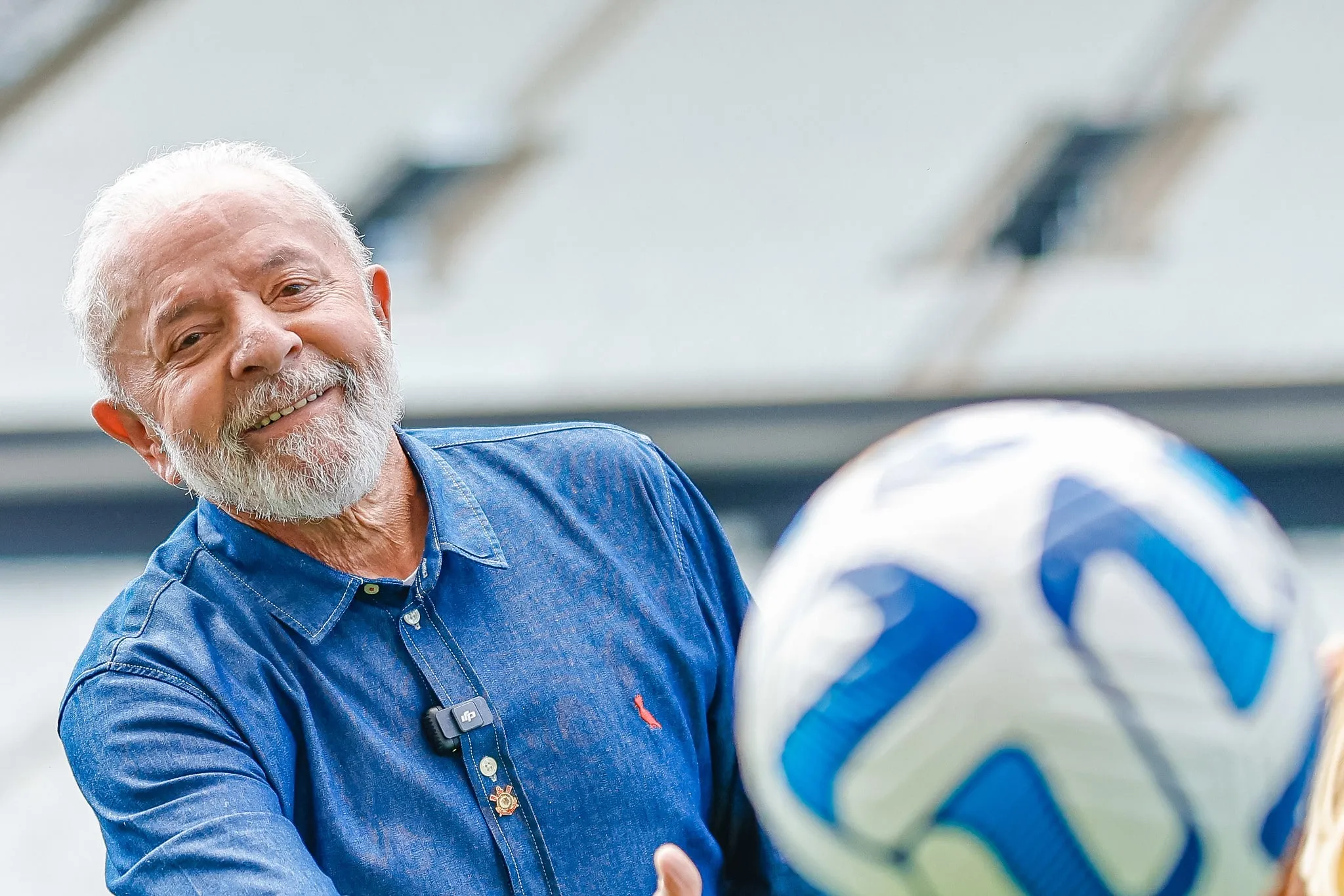 Sele&ccedil;&atilde;o deveria ter s&oacute; jogadores que atuam no Brasil, como disse Lula? Convocados respondem