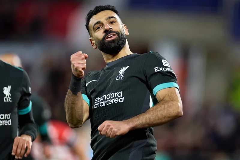 Salah celebra gol pelo Liverpool 