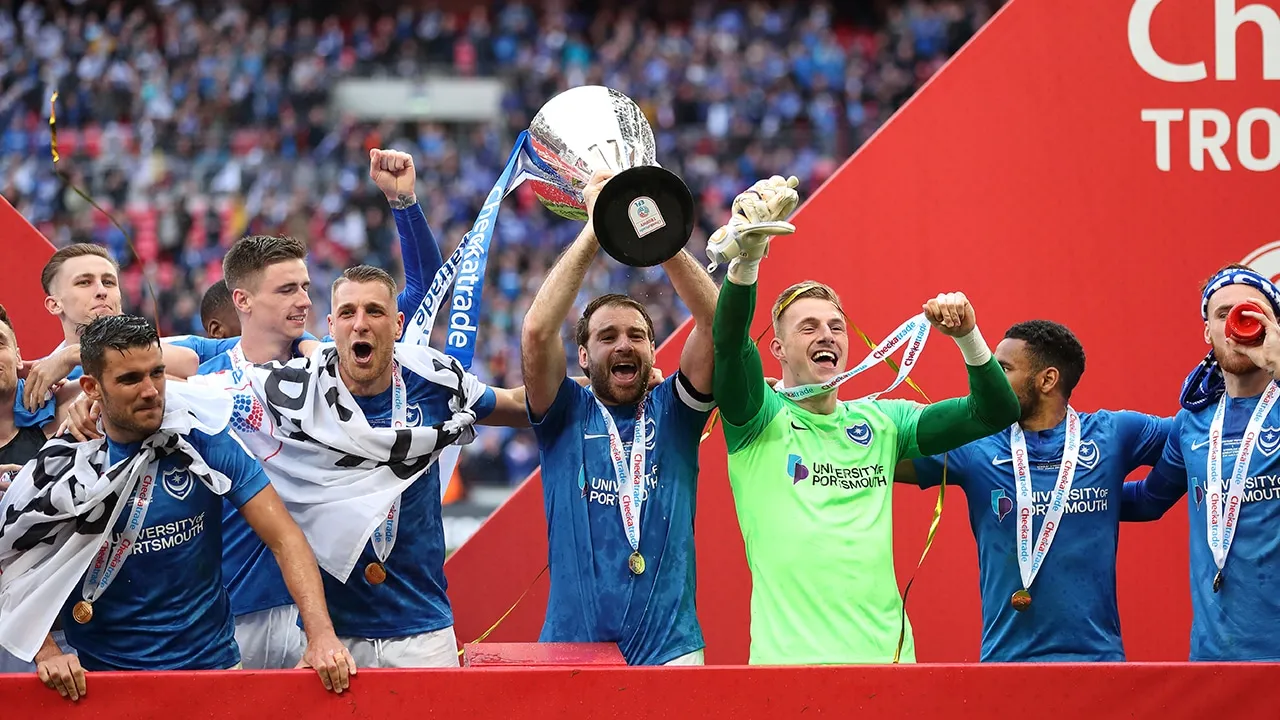 Na final dos antigos campe&otilde;es ingleses, Portsmouth derrota Sunderland nos p&ecirc;naltis e conquista a EFL Trophy