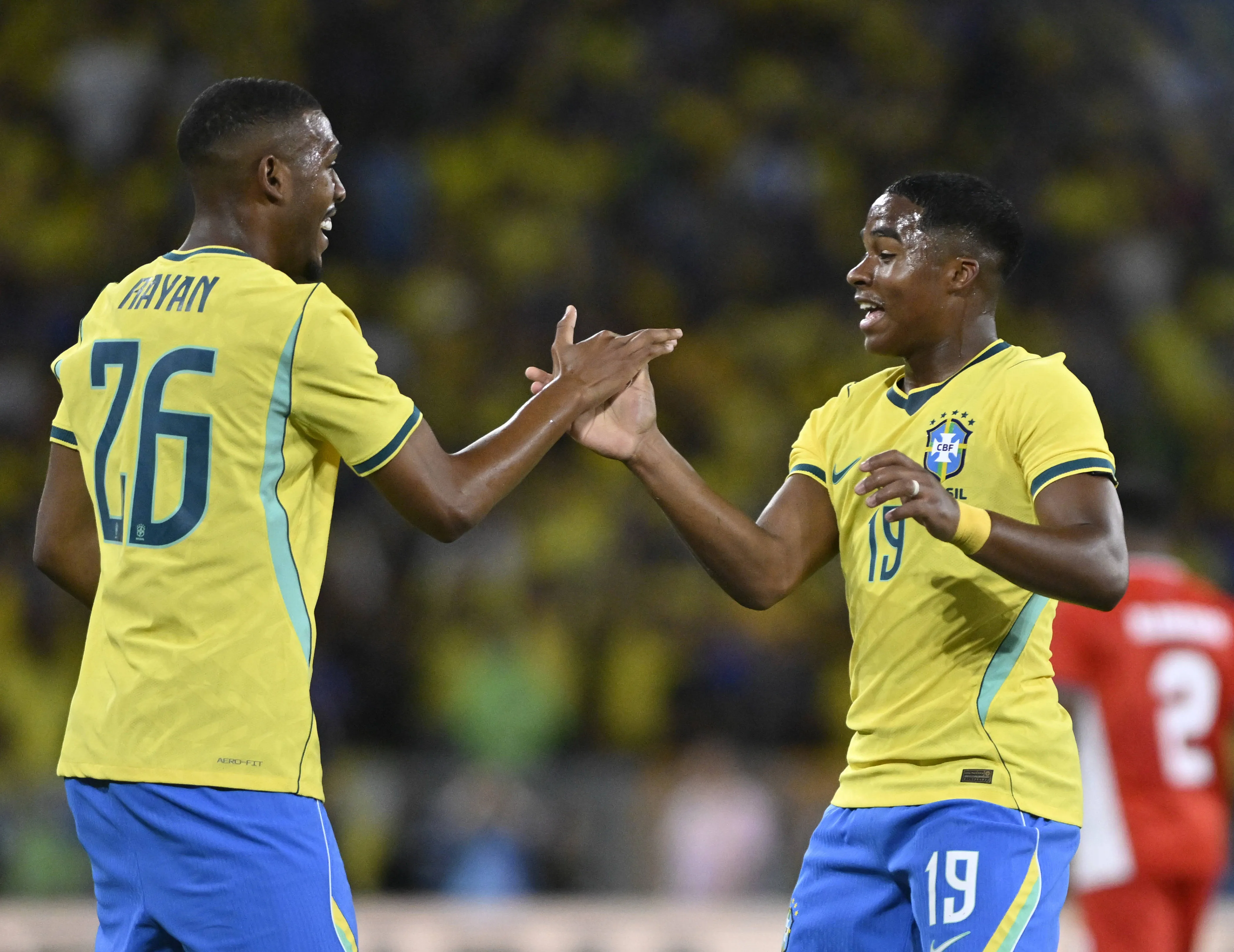 Rayan e Endrick durante jogo da seleção brasileira (Foto: IMAGO / Sports Press Photo)