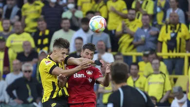 Leverkusen sai atr&aacute;s contra o Dortmund, mas busca empate no fim e se mant&eacute;m invicto na Bundesliga