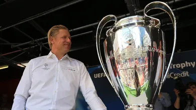 Outro campe&atilde;o de 99 quer voltar ao Manchester United: Schmeichel se candidata a diretor de futebol