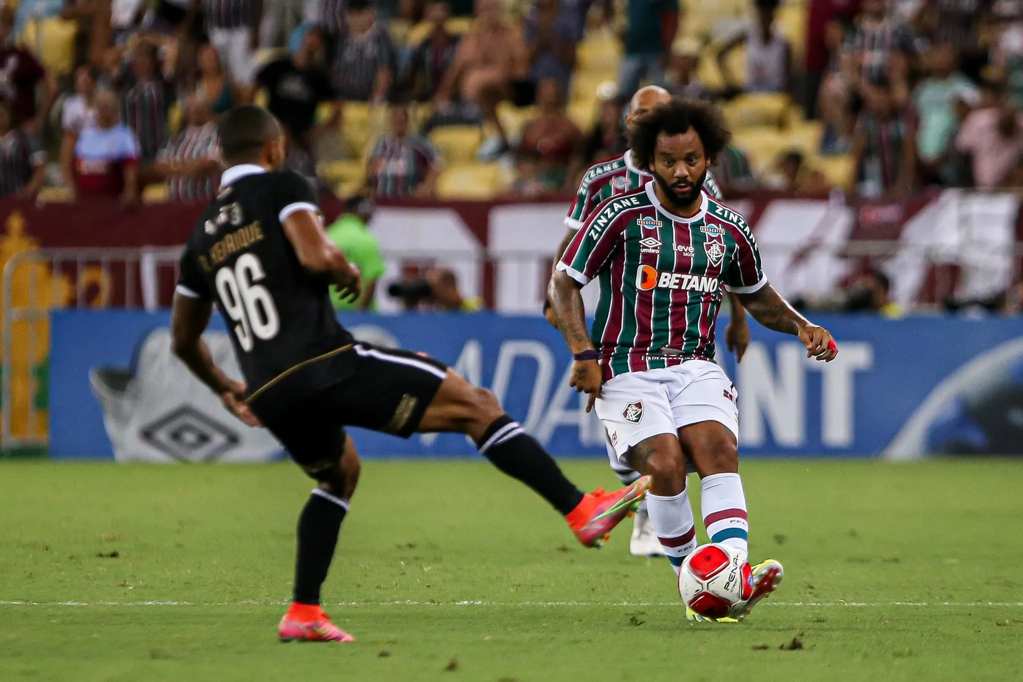 Fluminense e Vasco empatam sem gols em jogo marcado por arbitragem confusa no Carioca