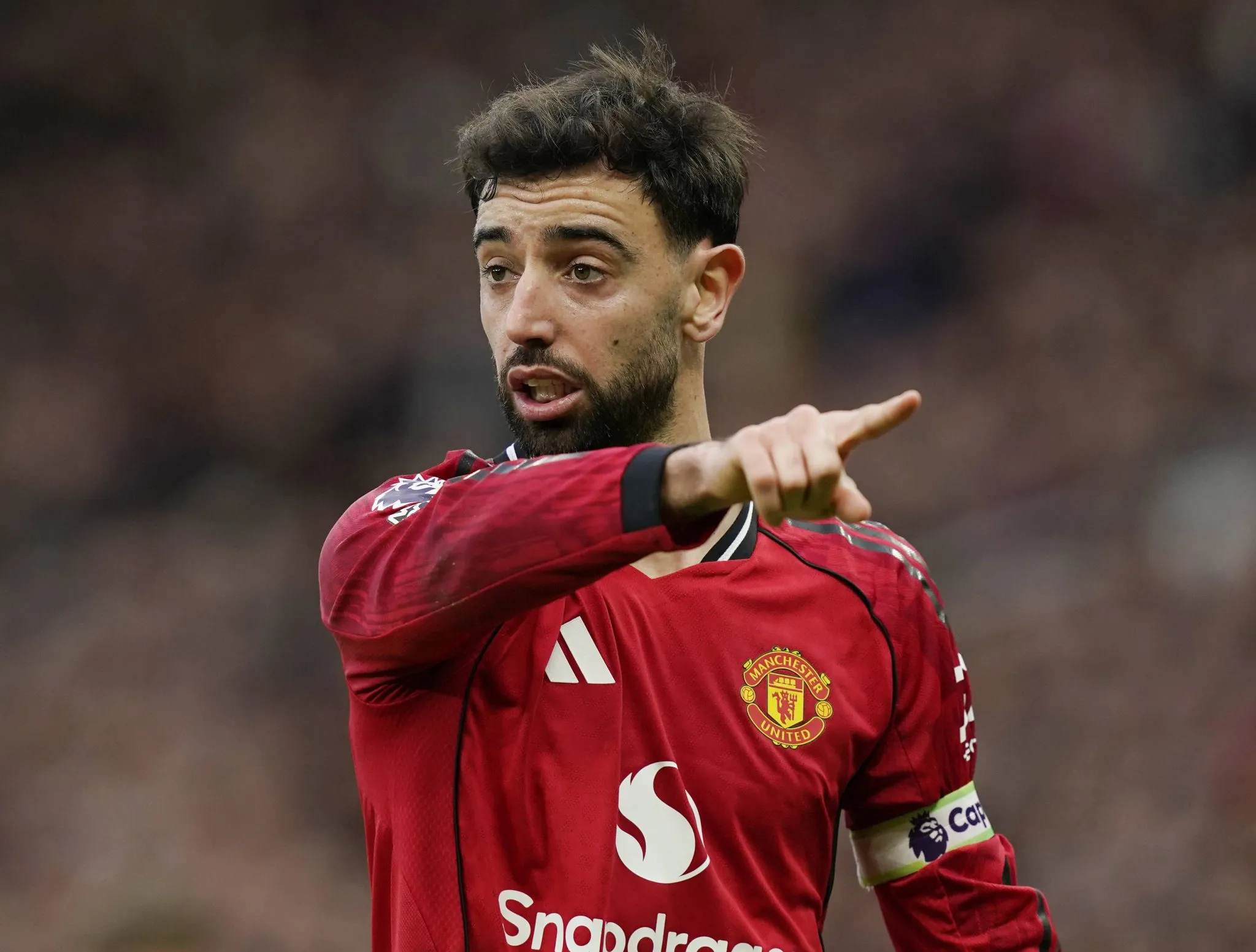 Bruno Fernandes volta para fun&ccedil;&atilde;o ideal e ilustra erro grande de R&uacute;ben Amorim no United