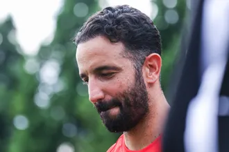 &lsquo;Pode ser perigoso se n&atilde;o tiver isso&rsquo;: Ex-meia italiano critica escolha de Amorim no Milan