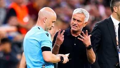 Mourinho recebe quatro jogos de suspens&atilde;o ap&oacute;s confrontar &aacute;rbitro da final da Liga Europa