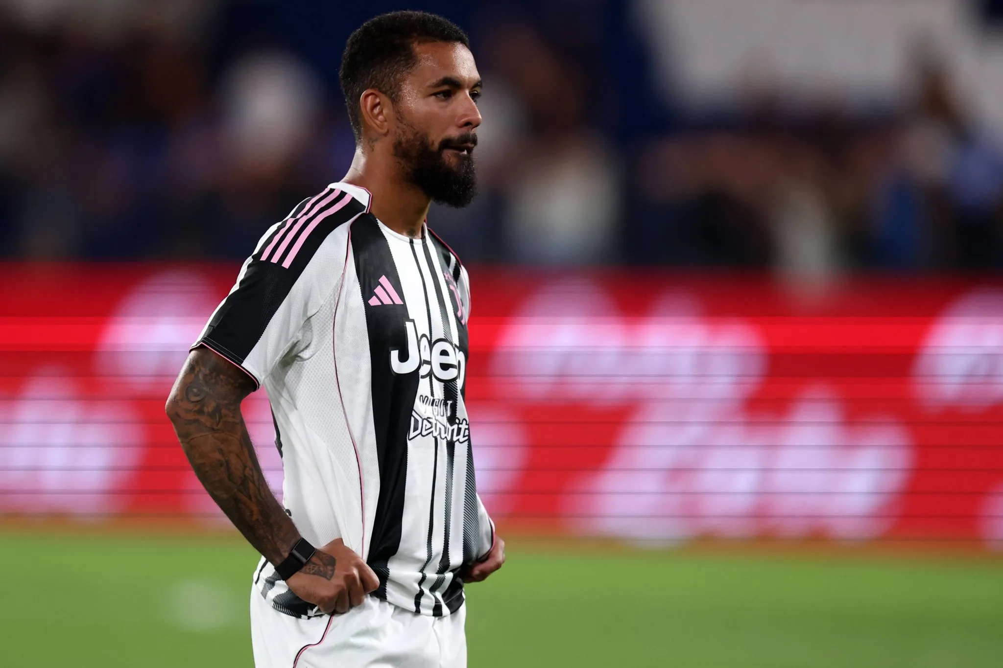 Douglas Luiz n&atilde;o conseguiu se firmar na Juventus (Foto: IMAGO / Marco Canoniero)