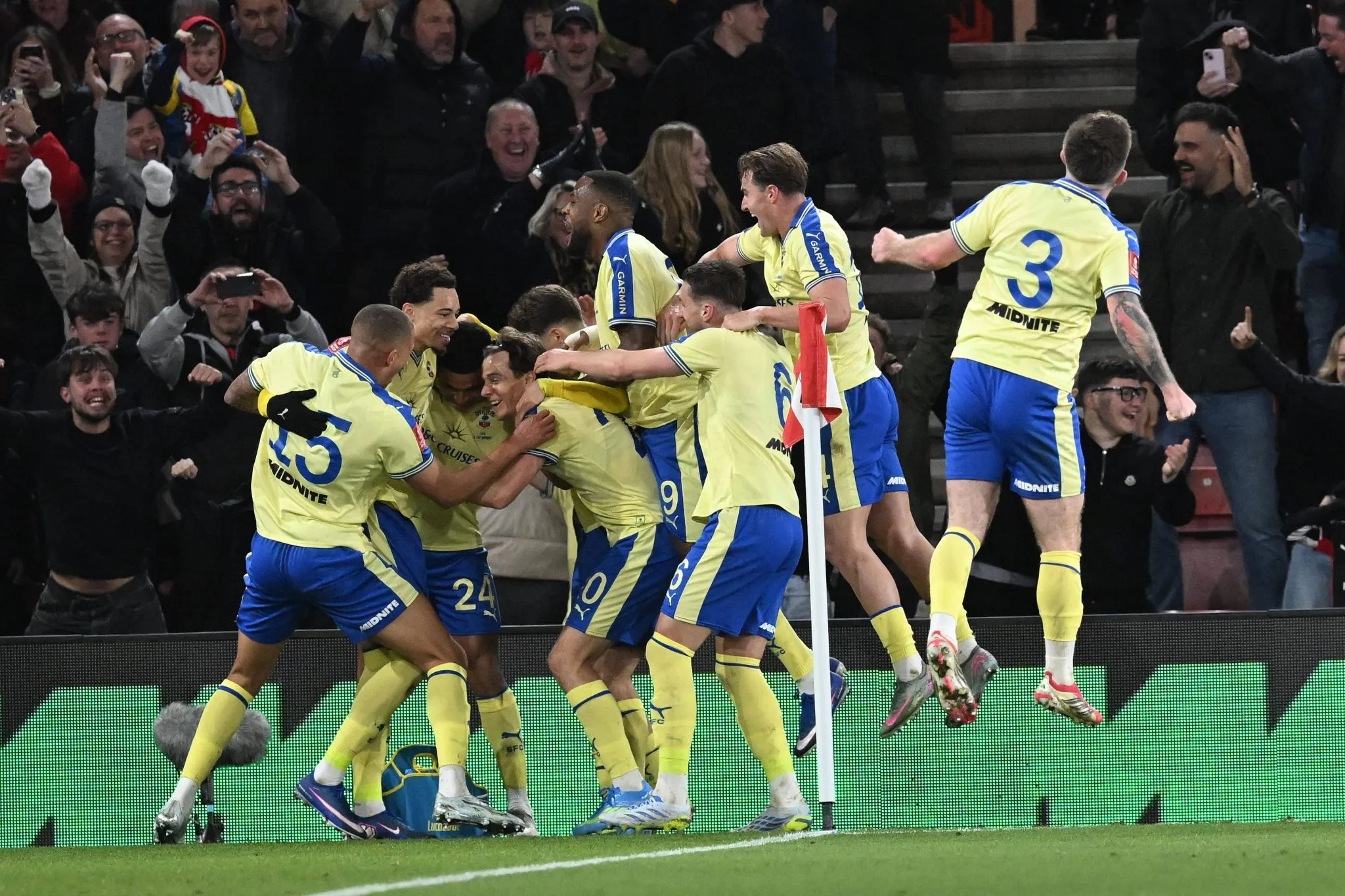 Southampton celebra vit&oacute;ria sobre o Arsenal durante elimina&ccedil;&atilde;o da FA Cup (Foto: IMAGO / Pro Sports Images)