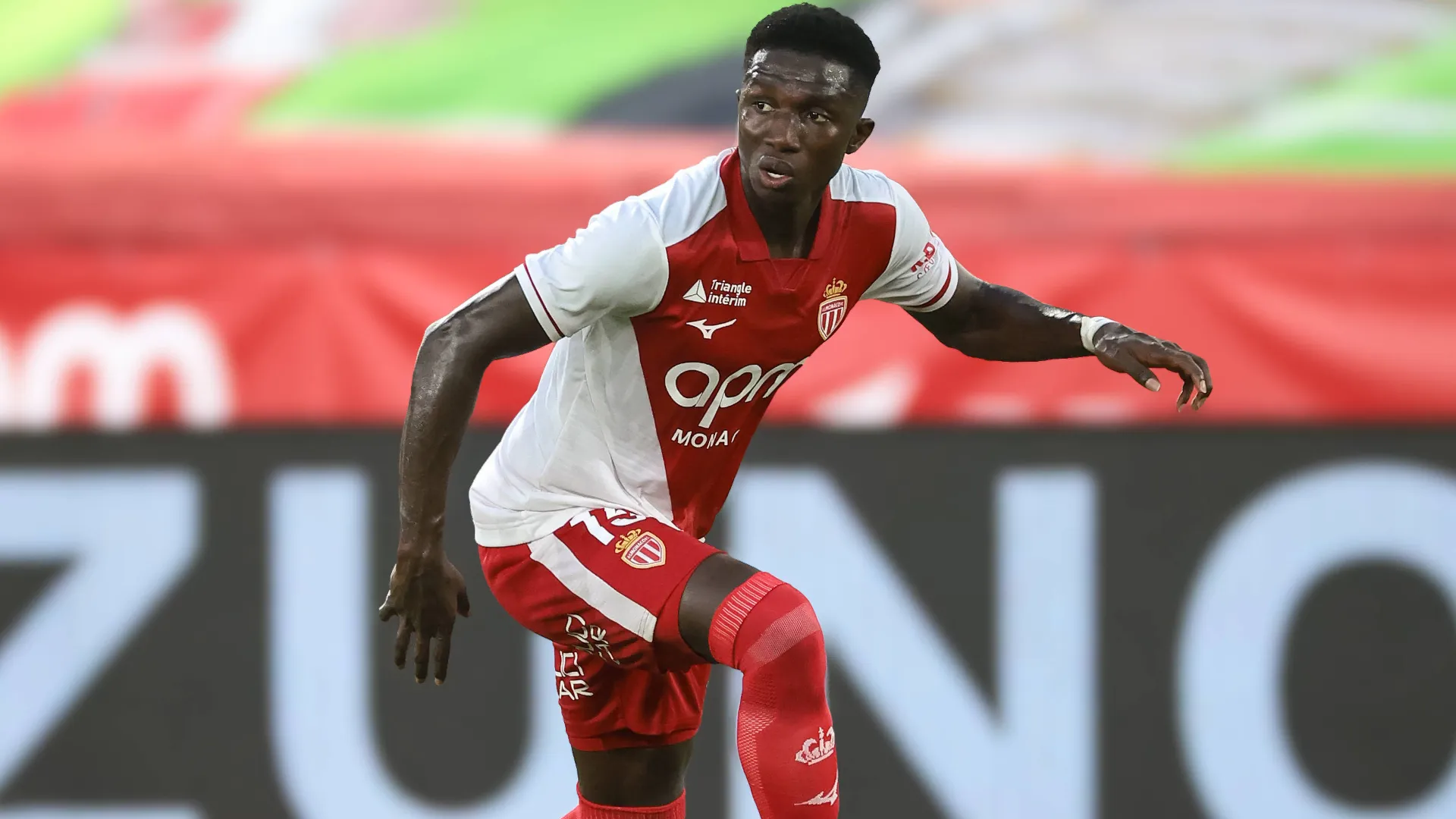 Lamine Camara, meio-campista do AS Monaco, durante a partida da Conference League entre Monaco e G&oacute;rnik Zabrze, no Stade Louis II, em M&ocirc;naco, em 27 de agosto de 2026.