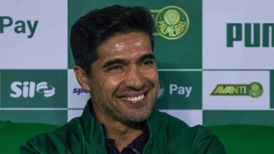 Ao &lsquo;entregar&rsquo; t&iacute;tulo para Flamengo, Abel Ferreira repete estrat&eacute;gia de 2023 no Palmeiras