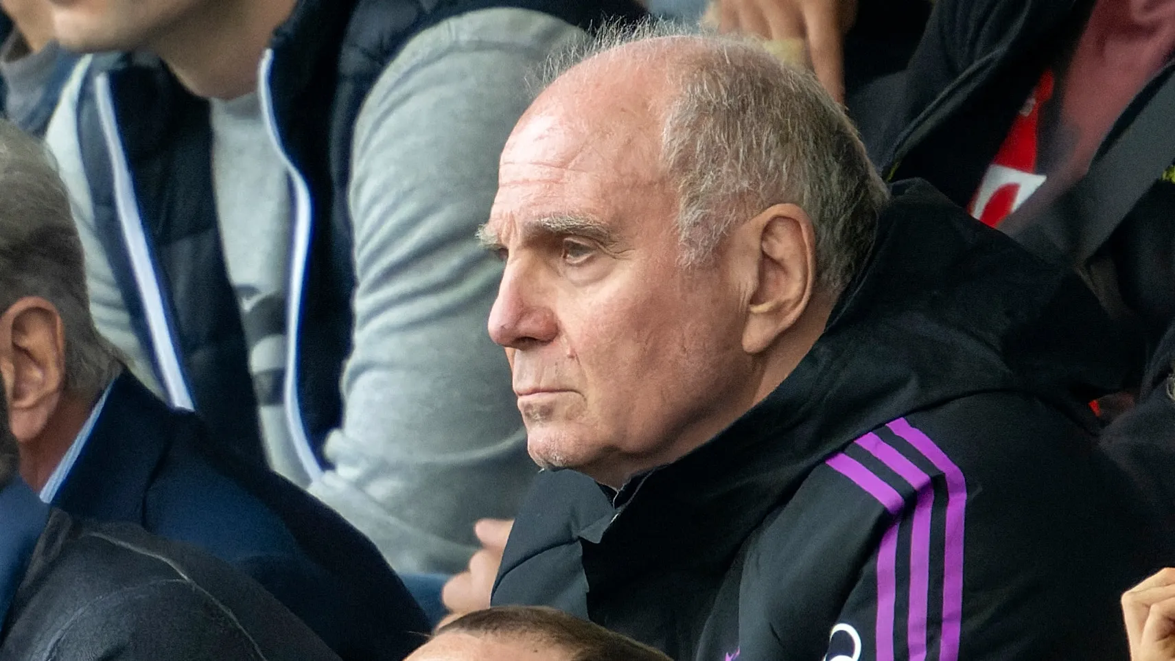 Uli Hoeness quer que o Bayern volte a apenas dar risada no &uacute;ltimo dia do mercado