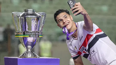 Roma faz consulta e prepara investida por joia do S&atilde;o Paulo que encantou o Barcelona