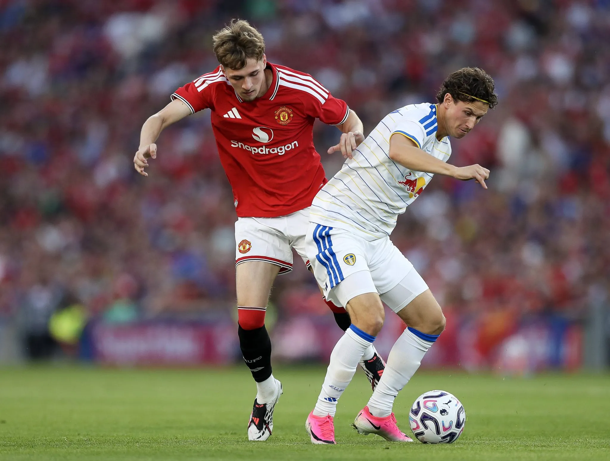 Tyler Fletcher em jogo contra o Leeds 