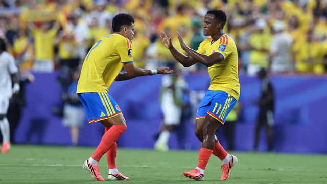 Col&ocirc;mbia 1 x 0 Gana: Su&aacute;rez sai do banco, d&aacute; assist&ecirc;ncia e acaba com o sonho africano em seis minutos
