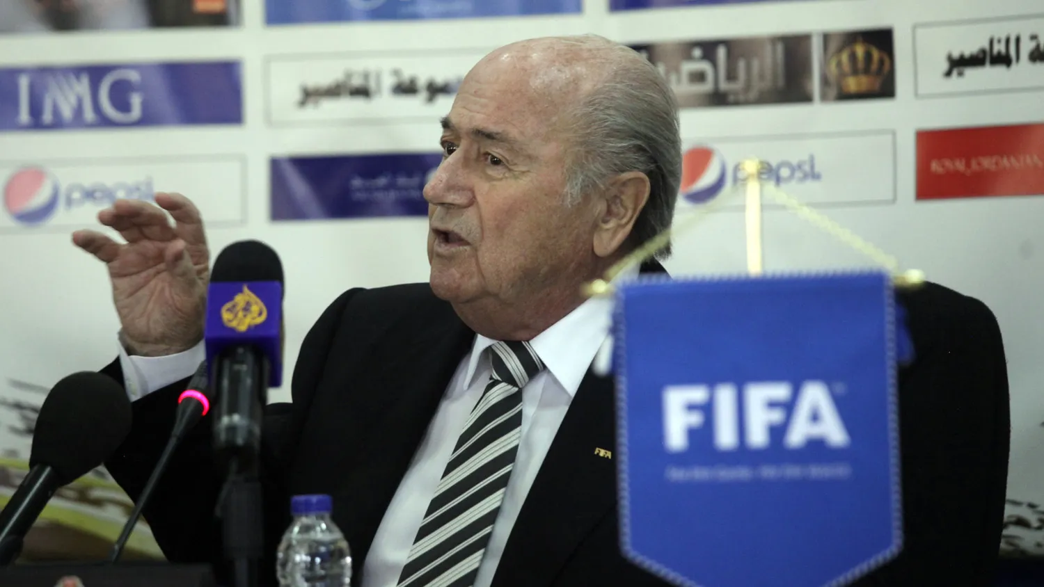 Fifa muda regras para impedir concorrentes a novo mandato de Blatter