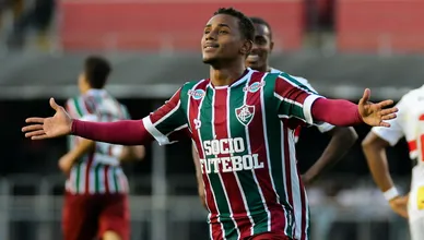 Olho nele! Jogando muito, Wendel matou a coruja do Maracan&atilde; com um chute espetacular