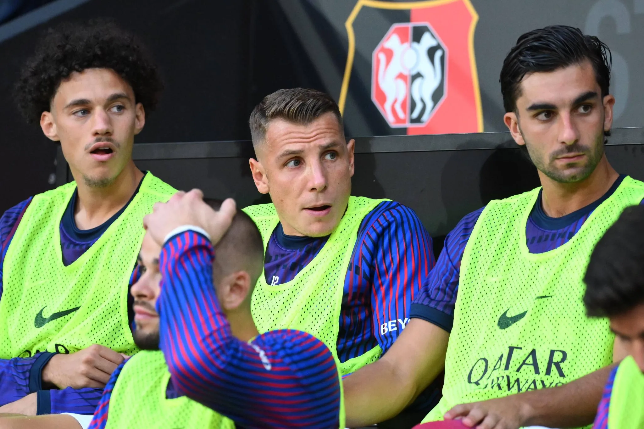 Lucas Digne no banco de reservas do PSG (Foto: IMAGO / PRESSE SPORTS)