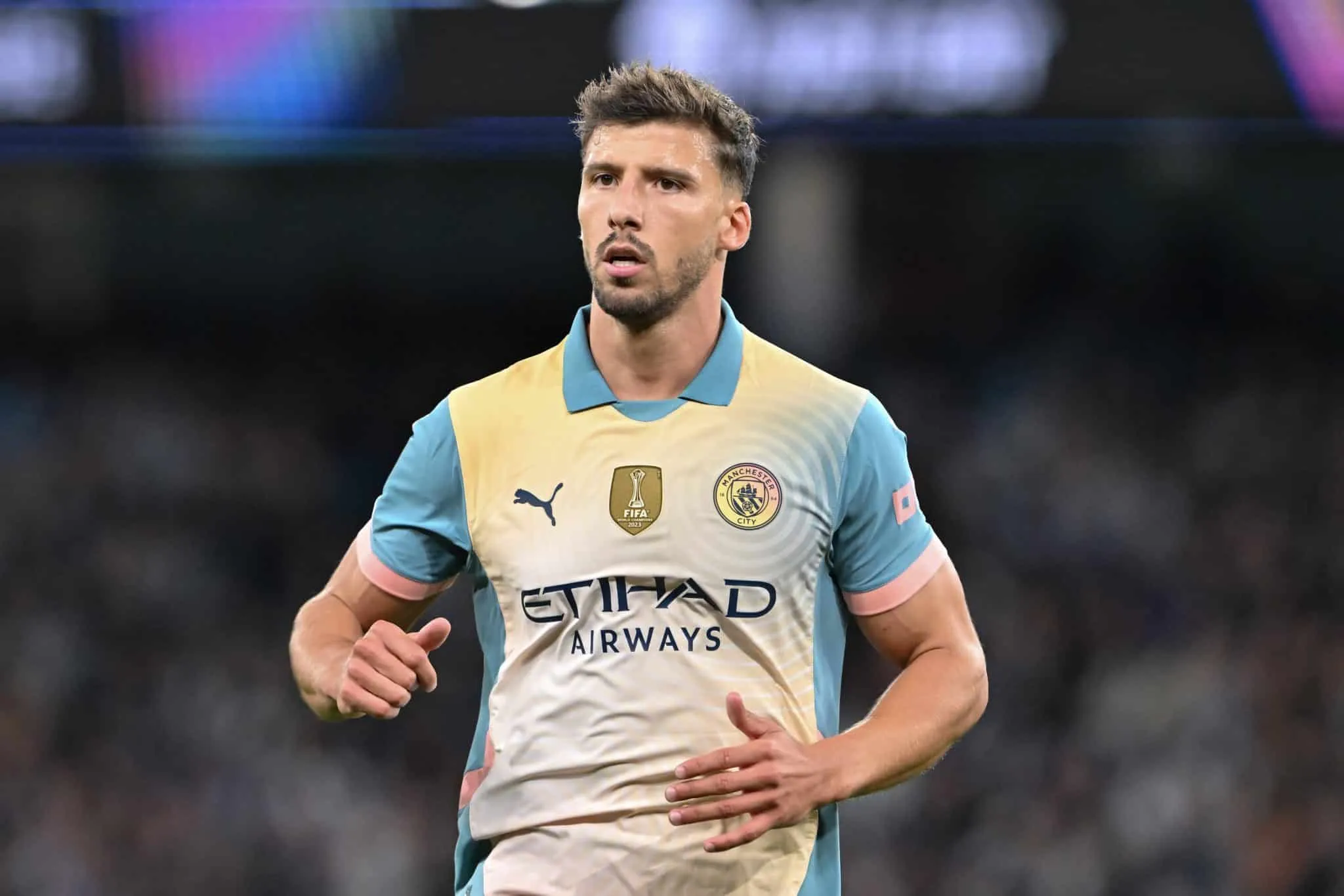 Gesto de R&uacute;ben Dias com torcedora mirim emociona em jogo do Manchester City