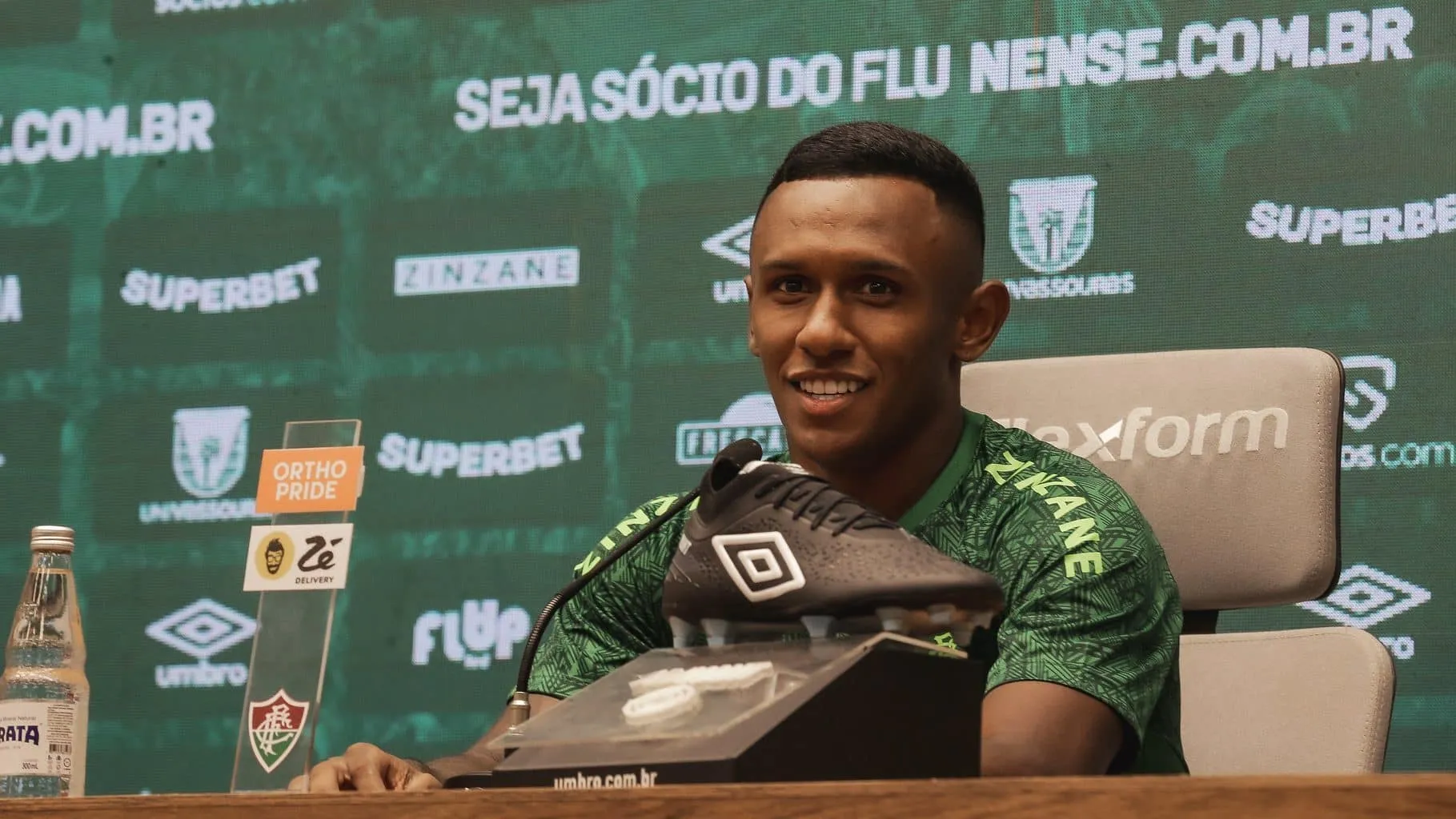 &lsquo;Rel&acirc;mpago&rsquo;, Marquinhos v&ecirc; Diniz &lsquo;&uacute;nico no mundo&rsquo; no Fluminense