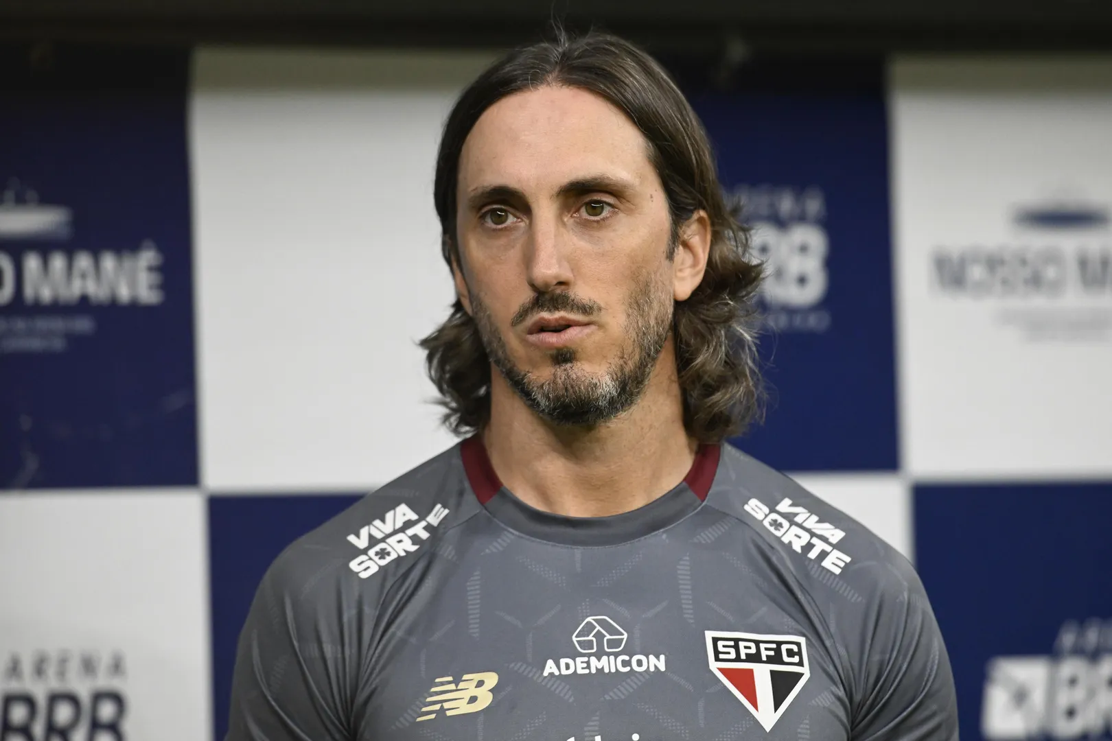 Luis Zubeld&iacute;a mudou estrat&eacute;gia para a partida contra o Velo Clube