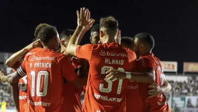 Internacional se aproveita de escanteios para bater o ASA e avan&ccedil;ar na Copa do Brasil