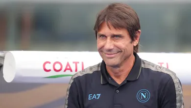 Conte barra ex-Gr&ecirc;mio para buscar na Premier League solu&ccedil;&otilde;es ao meio-campo do Napoli