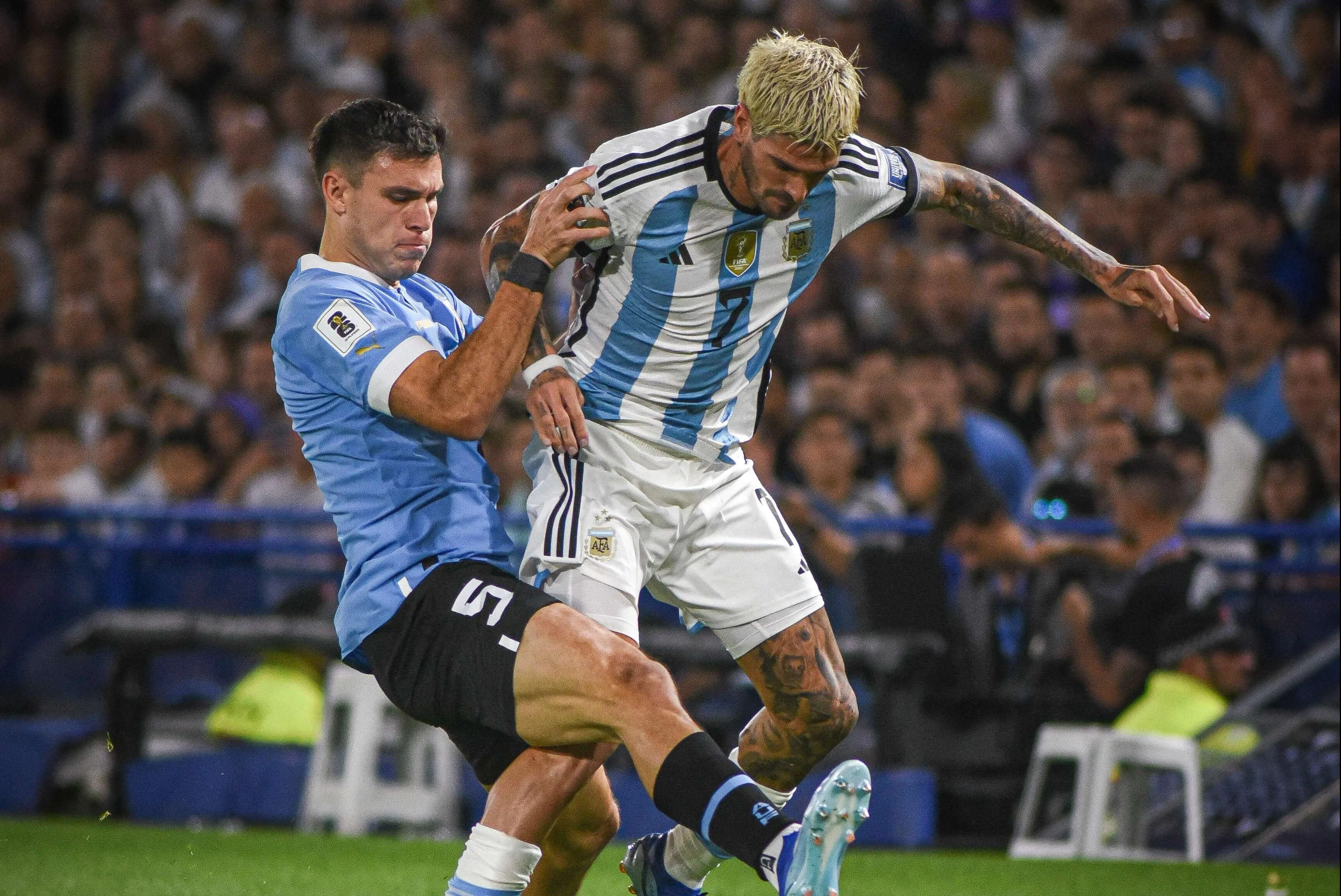 Ugarte revela arrependimento ap&oacute;s fazer gesto obsceno em Argentina x Uruguai e levar bronca de Messi