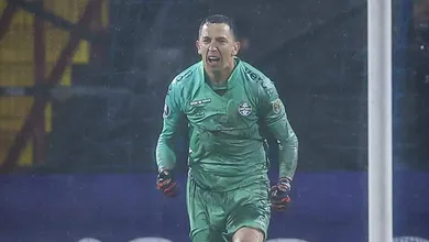 Demorou, mas Marches&iacute;n come&ccedil;a a se mostrar o goleiro copeiro que o Gr&ecirc;mio tanto esperava