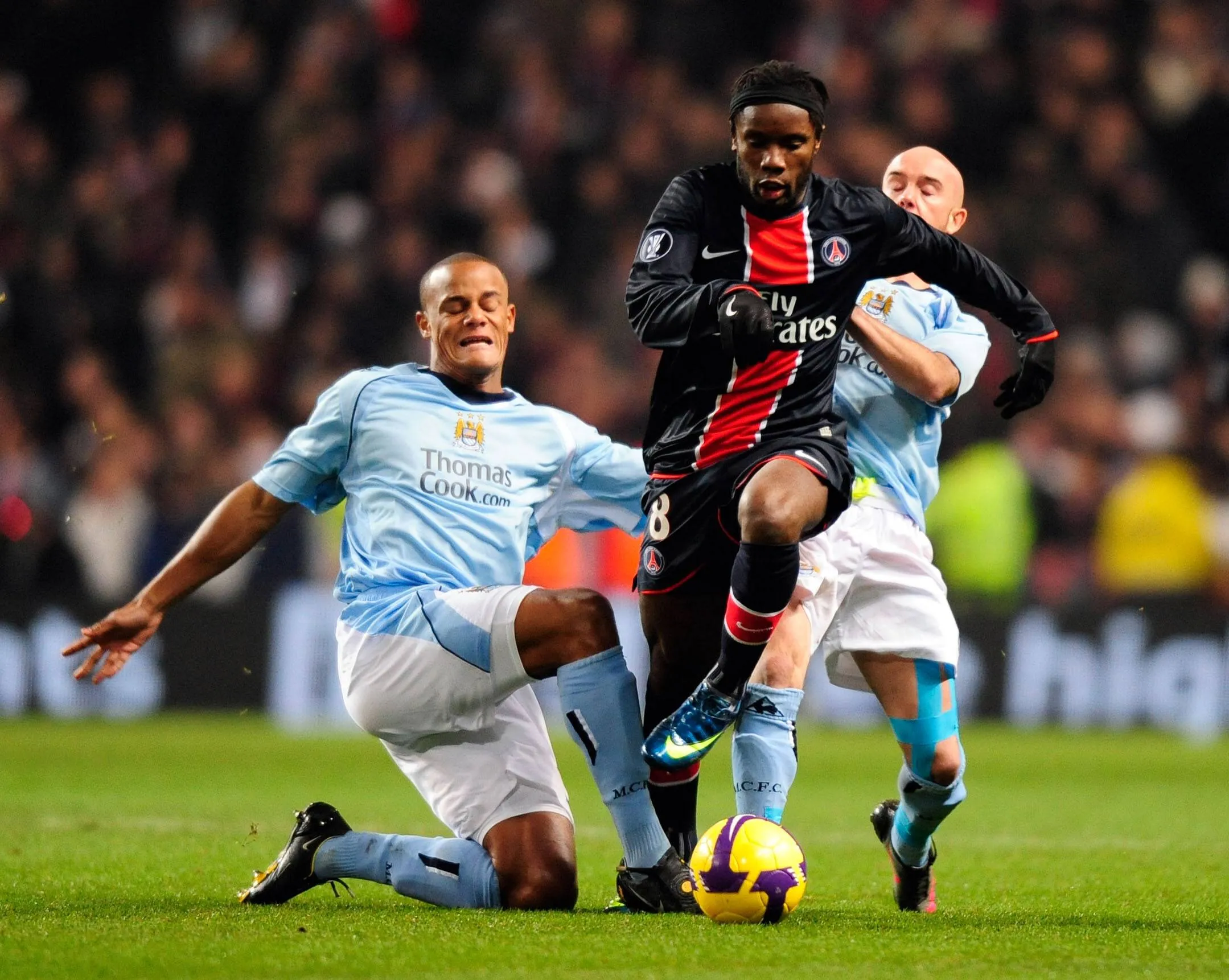 Vincent Kompany  e Peguy Luyindula em PSG x City