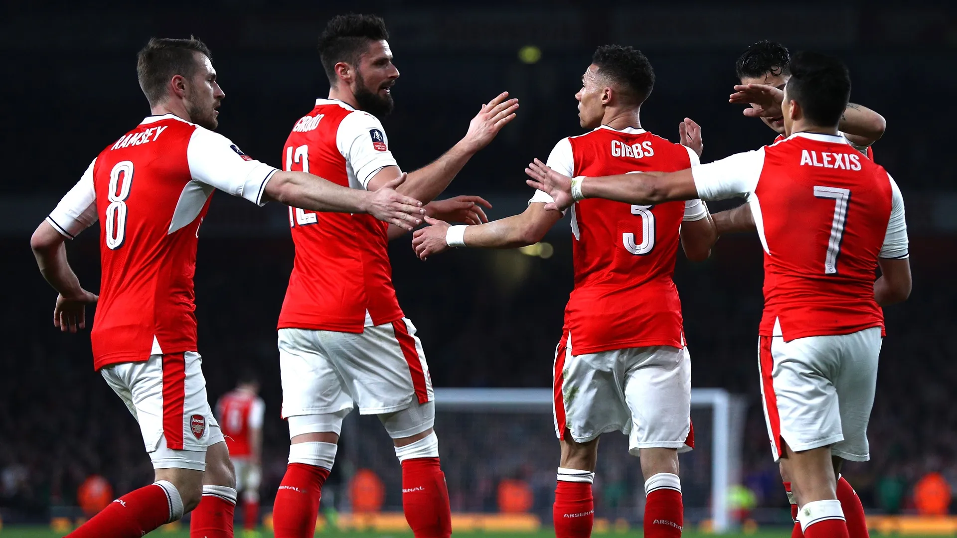 Depois da tempestade, a tranquilidade: Arsenal goleia e vai &agrave; semifinal da FA Cup