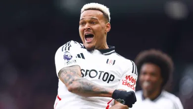 Em jogo com dobradinha ex-Flamengo, brasileiro quebra recorde na Premier League