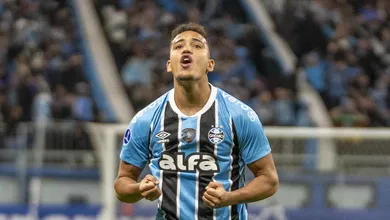 Zagueiro artilheiro &eacute; o exemplo da inefici&ecirc;ncia ofensiva do Gr&ecirc;mio em elimina&ccedil;&atilde;o