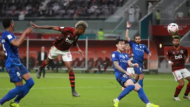 Flamengo come&ccedil;a mal, mas quebra tabu, vira jogo dif&iacute;cil contra Al-Hilal e mant&eacute;m o sonho vivo