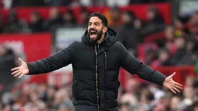 Mas j&aacute;? R&uacute;ben Amorim tem ataque de f&uacute;ria e quebra TV no vesti&aacute;rio do Manchester United