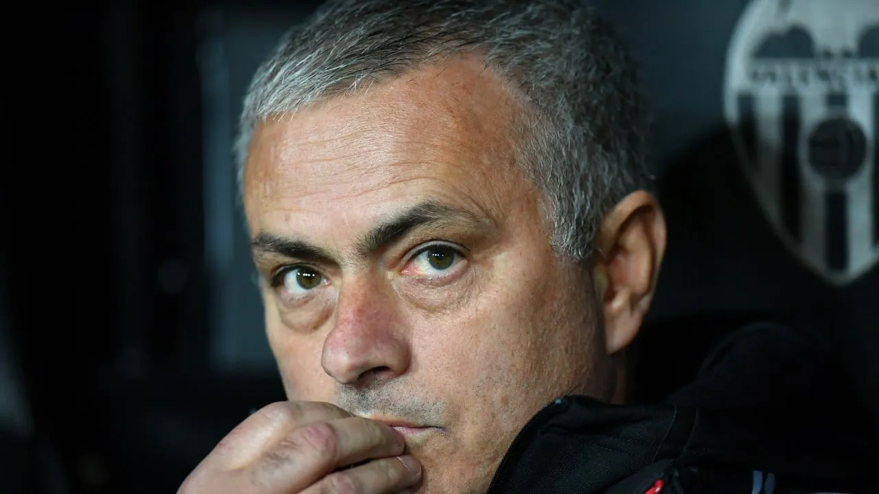 Jos&eacute; Mourinho v&ecirc; United pior que no ano passado, mas admite: &ldquo;Mereci ser demitido&rdquo;