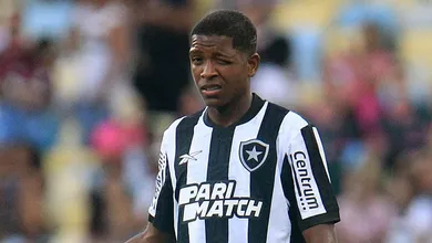 Quem &eacute; a promessa de R$ 160 milh&otilde;es do Botafogo que emocionou e viralizou na estreia como profissional