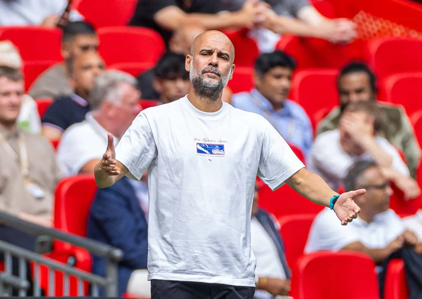 Les&atilde;o de pupilo de Guardiola &lsquo;castiga&rsquo; timidez do Manchester City no mercado