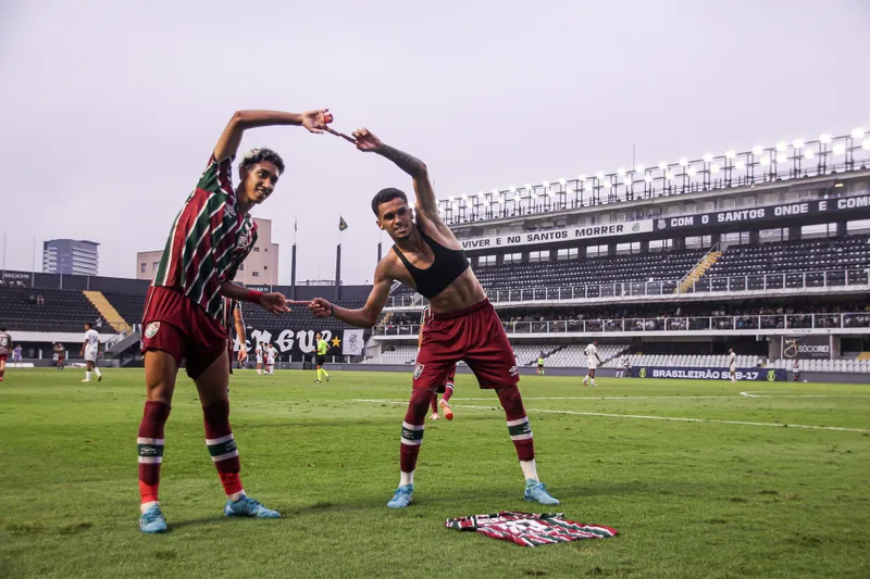 Riquelme Felipe e Isaque comemoram classifica&ccedil;&atilde;o &agrave; final do Brasileir&atilde;o sub-17 - Foto: LEONARDO BRASIL/ FLUMINENSE FC