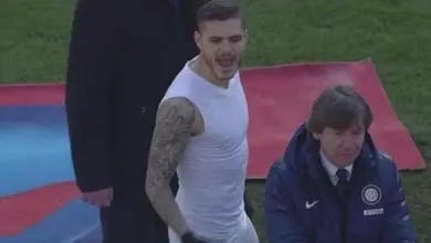 [V&iacute;deo] Icardi deu a camisa a torcedores, que devolveram xingando