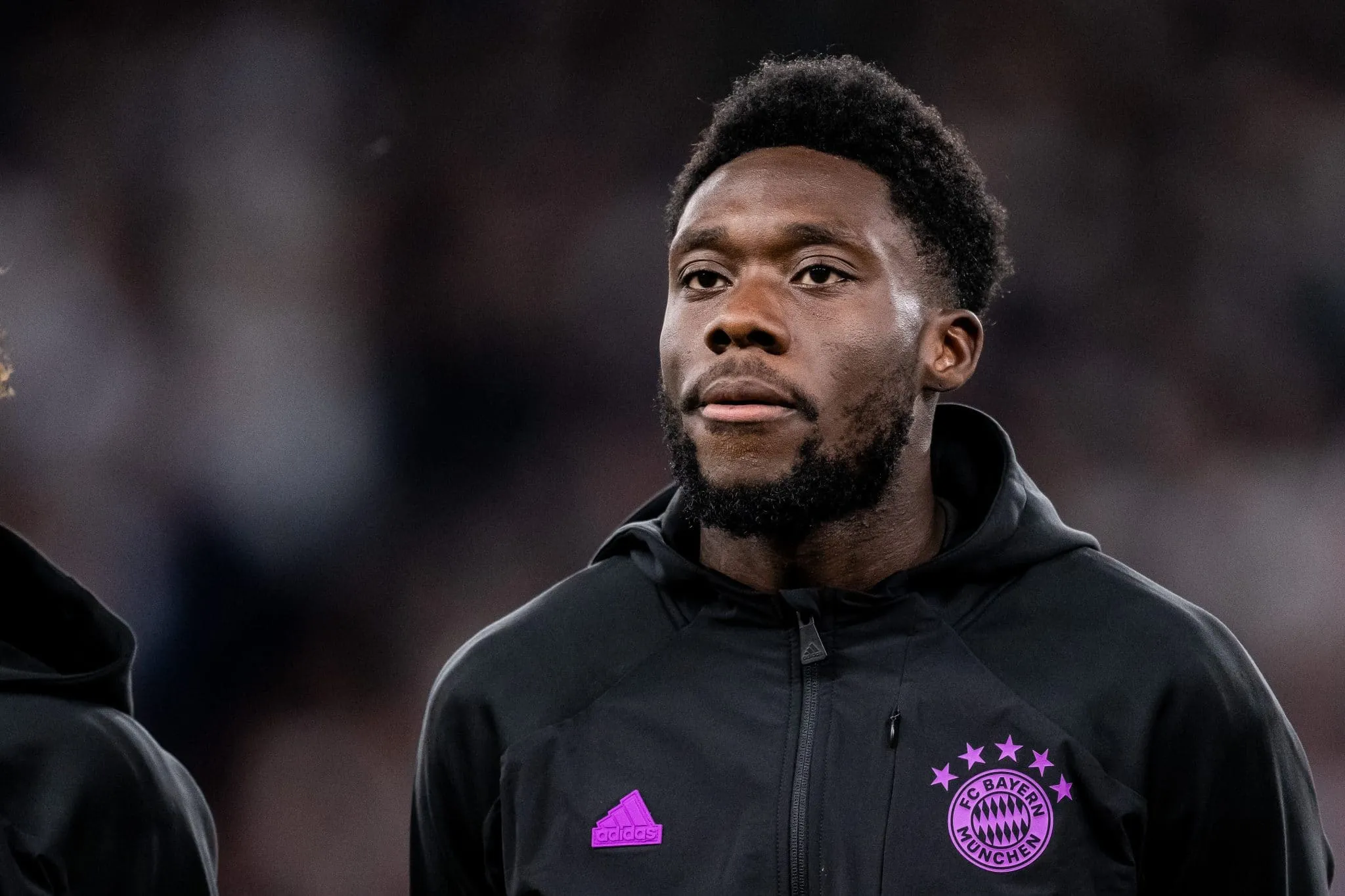 Bayern frustra planos de Alphonso Davies, e Real Madrid precisa agir