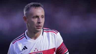 Rafinha vai para evento do Bayern e desfalca o S&atilde;o Paulo antes do cl&aacute;ssico