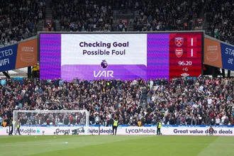 Os 5 piores erros do VAR na hist&oacute;ria da Premier League